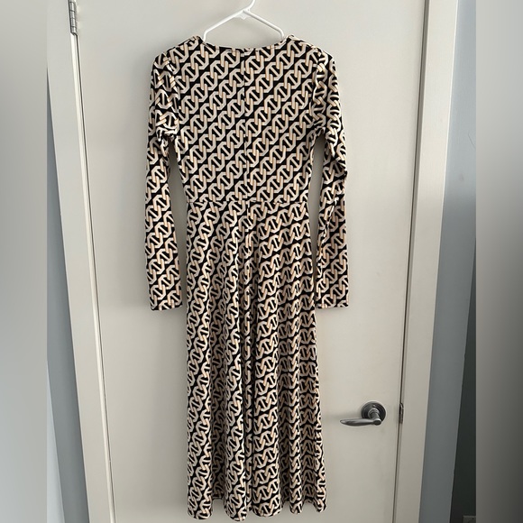 FOREVER 21 - Step into this stylish midi dress links pattern dress! Like new! - Picture 4 of 4